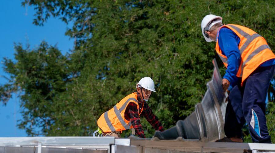 Professional gutter cleaning in Cuba, IL